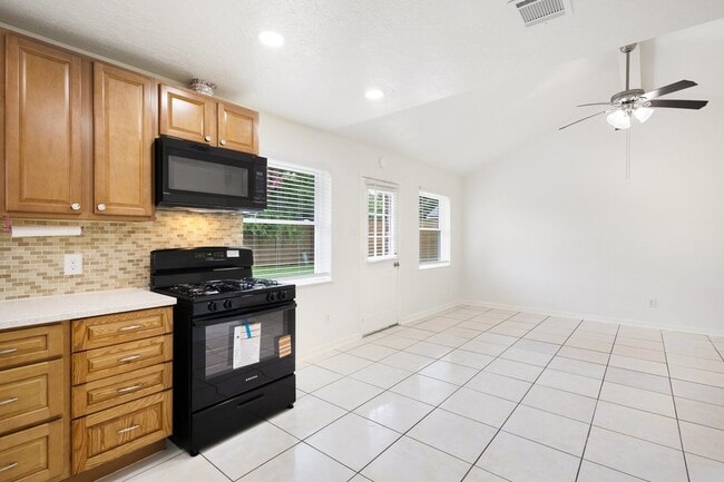 Photo - 1303 Gamma St