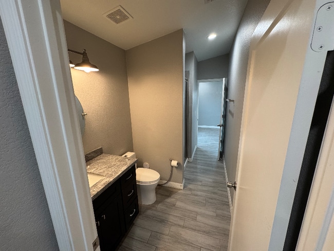 Photo - 1558 W 5th St Unidad 1