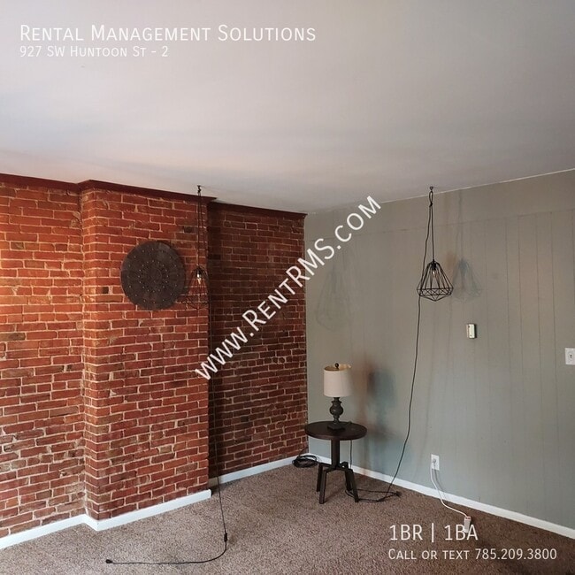Photo - 927 SW Huntoon St Unit 2