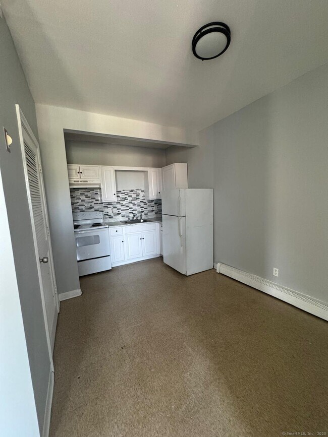 Photo - 1057 E Main St Apartamento