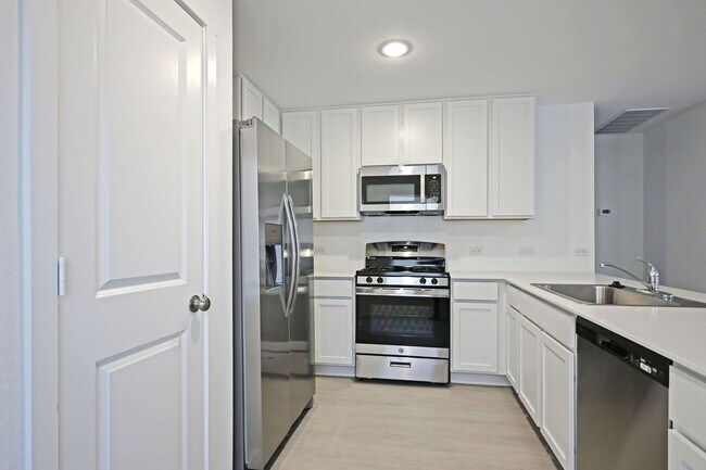 Photo - 223 Zyra Ave