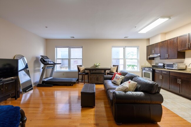 Building Photo - 25 Duncan Ave Unit 204 Rental