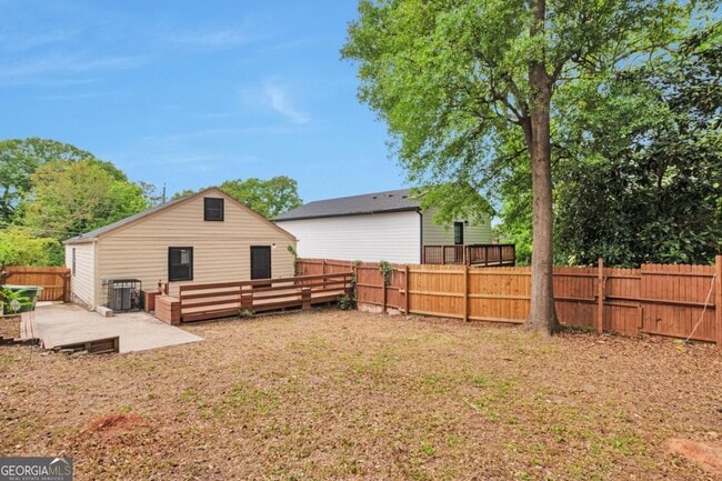 Photo - 985 Fair St SW