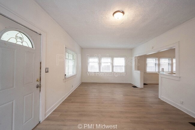 Photo - 1331 W 34th St