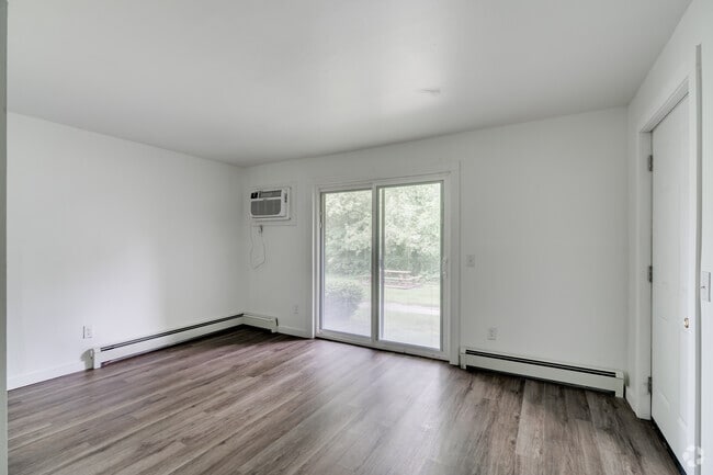 1 habitación, 1 baño - 750 pies cuadrados - Renovado - Sala de estar