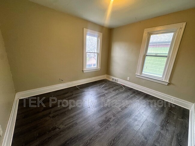 Photo - 128 Roslyn St