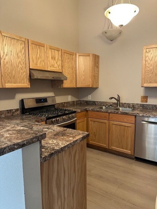 Building Photo - Must See- 3 BD | 2 BA Duplex! Rental