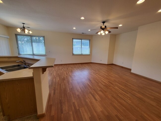 Photo - 1921 Teal Dr