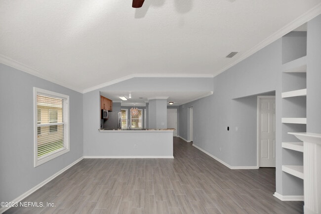 Photo - 757 MacKenzie Cir