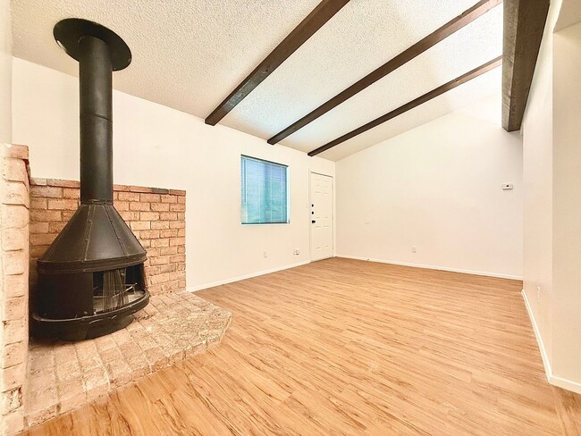 Building Photo - 1118/1120 Hazelton Unit 1118 Hazelton