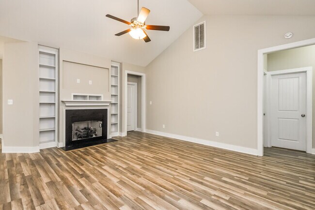 Photo - 75 Wood Green Dr