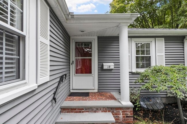 14 Steele St