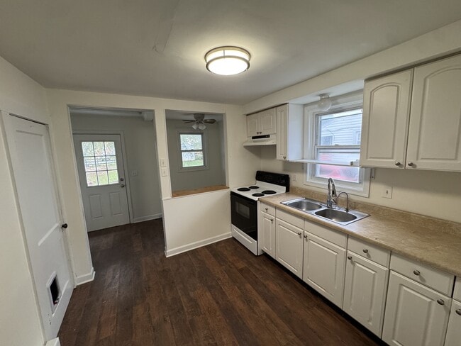 Photo - 325 N Lawrence St