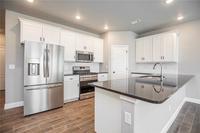 2010 Periwinkle Pl