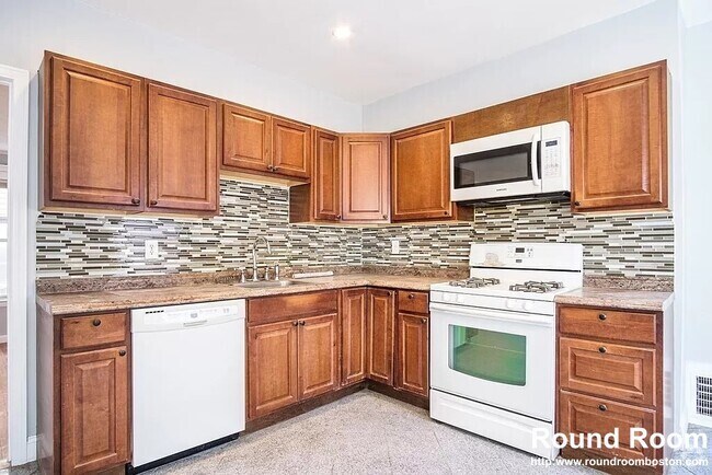 Building Photo - 28 Moreland St Unit 1 Rental