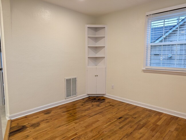 Photo - 1002 S 12th St