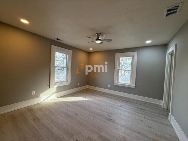 Photo - 413 1/2 York St (Upper Unit)