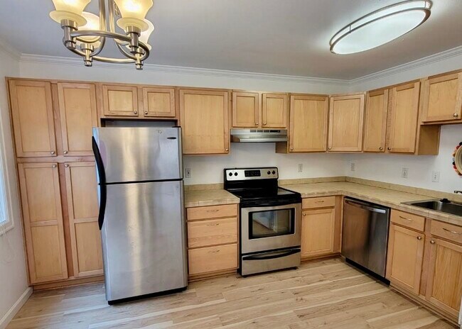 Photo - 7023 N Burlington Ave Unit 6