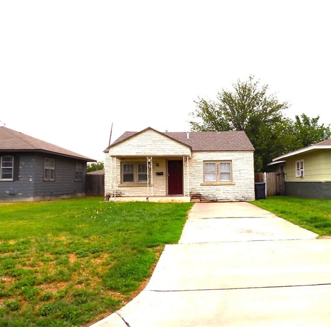 Building Photo - 2803 NW 17th St