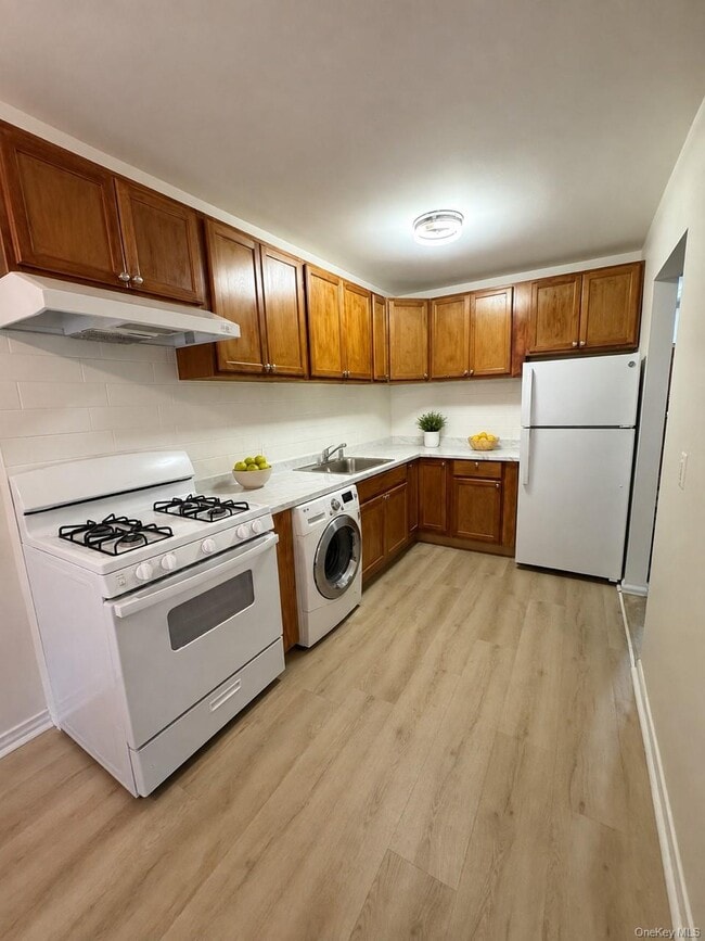 Building Photo - 40-27 74th St. Unit 2