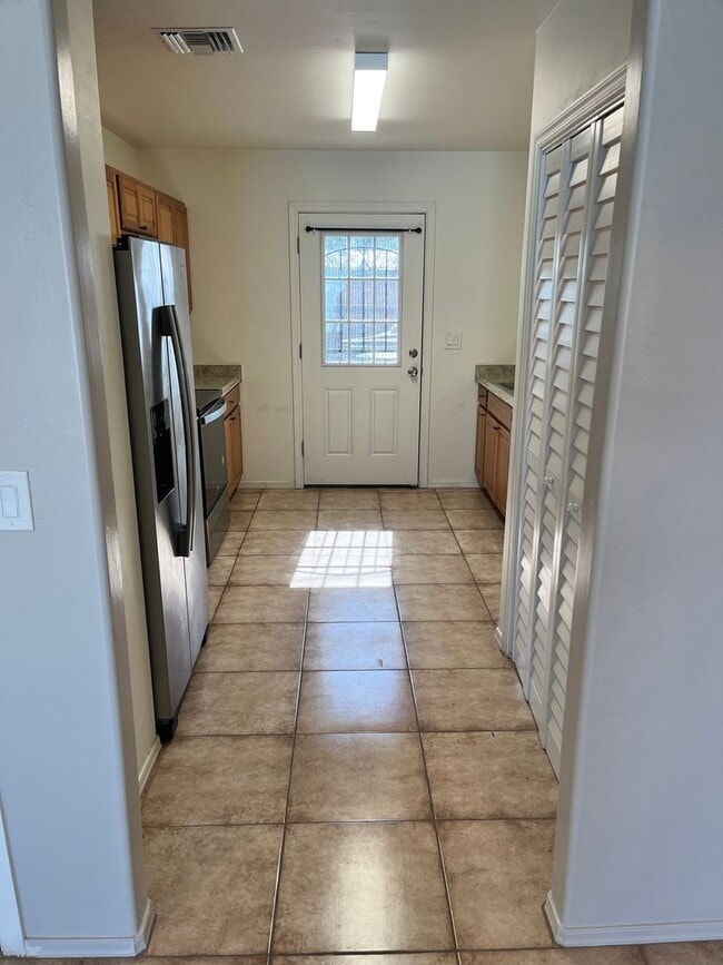 Photo - 1303-1313 W. Cedar Street Unidad MO1309