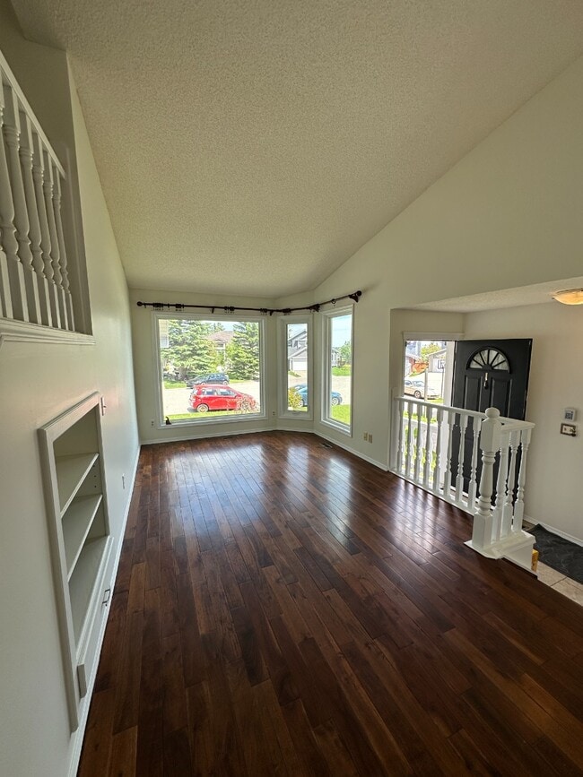 Photo - Spacious 3 Bedroom Home with Finished Basement in MacEwan Valley (IP058)