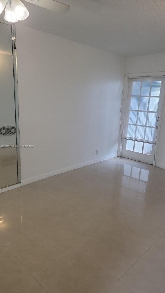 Photo - 1333 E Hallandale Beach Blvd Unidad 336 Rental