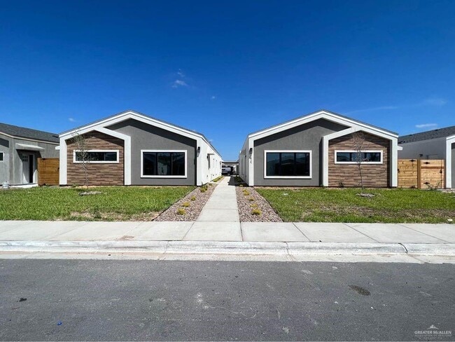Building Photo - 14 Hibiscus Ave Unit 4