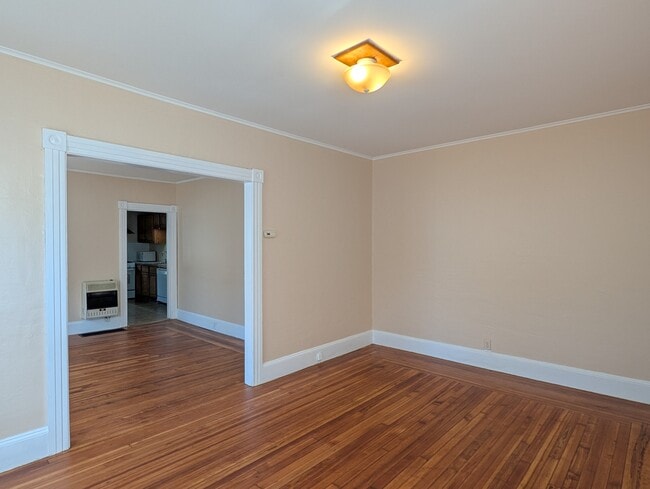 24 Thompson Ct Unit 1