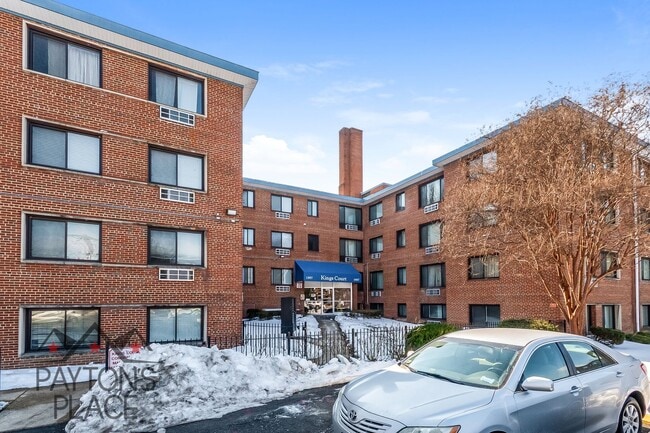 Photo - Spacious condo with Water included and Parking!!!