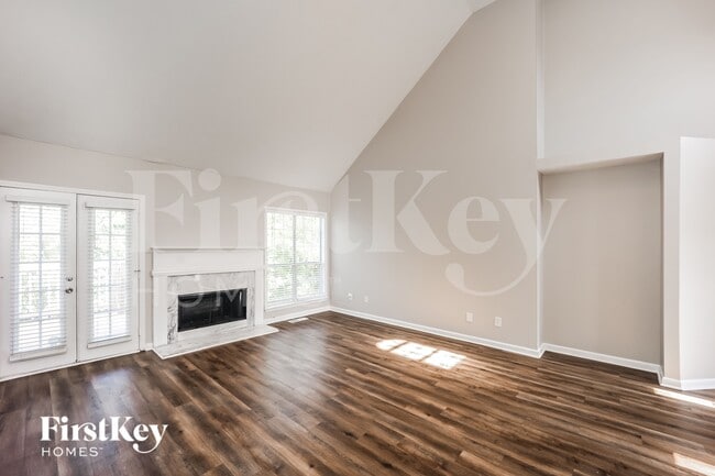 7956 Clearview Cir