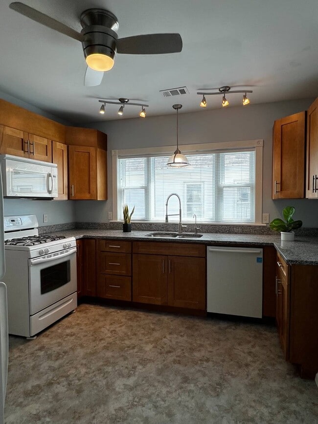 Photo - 713 Orchard St