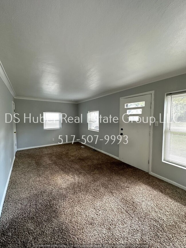 Photo - 305 E Everettdale Ave