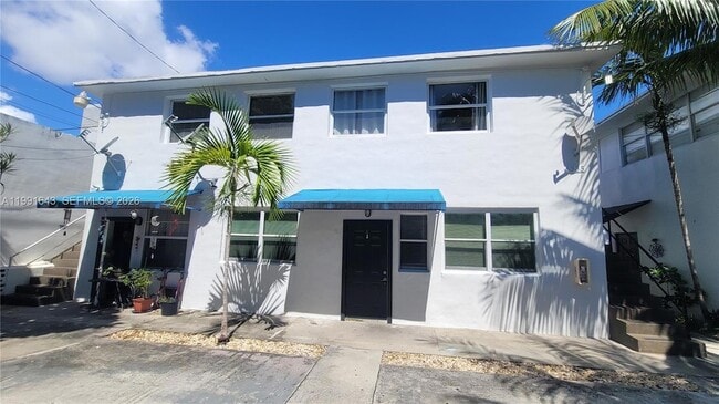 Photo - 1335 SW 8th St Unidad 3