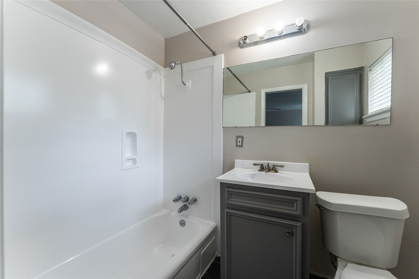 Photo - 420 W Alabama St Unit 10