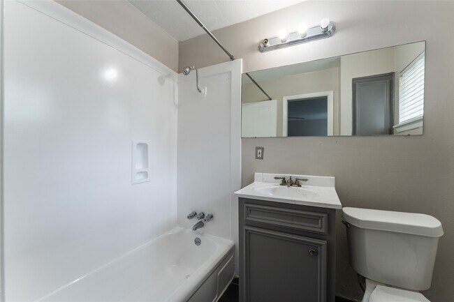 Photo - 420 W Alabama St Unidad 10