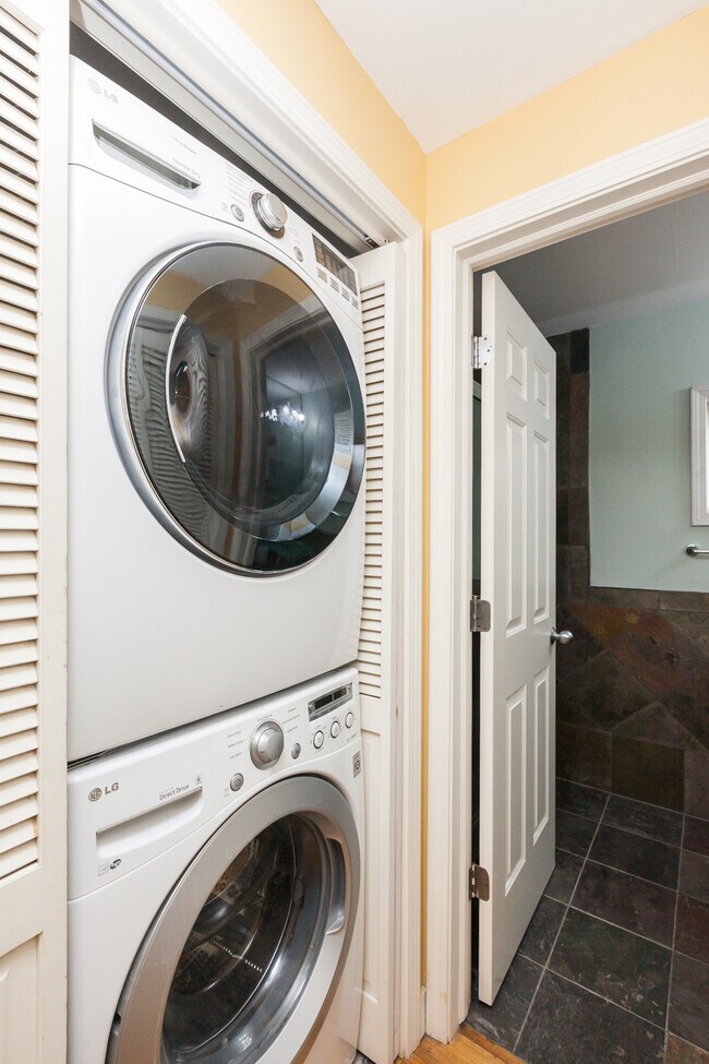 Photo - 811 W Superior St Unidad 3