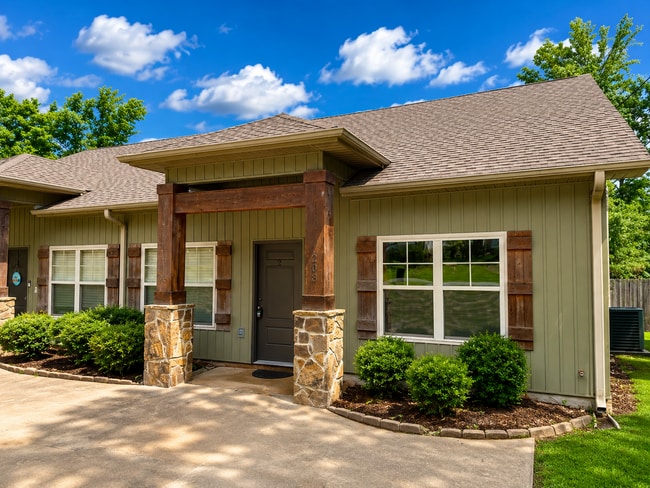 Building Photo - *****L@@K AT ME - 3 BR/2 BA BRYANT DUPLEX FOR RENT*****