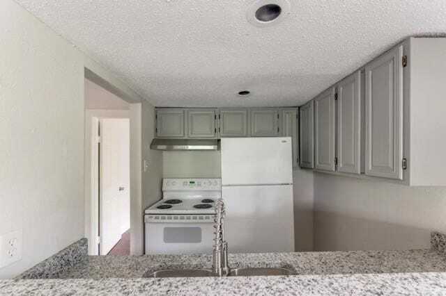 Photo - 210 S Rosemont Ave Unidad D