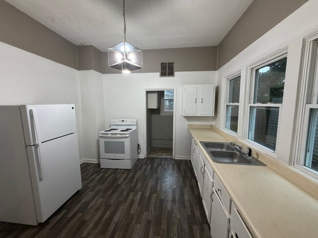 Photo - 1120 W 4th St