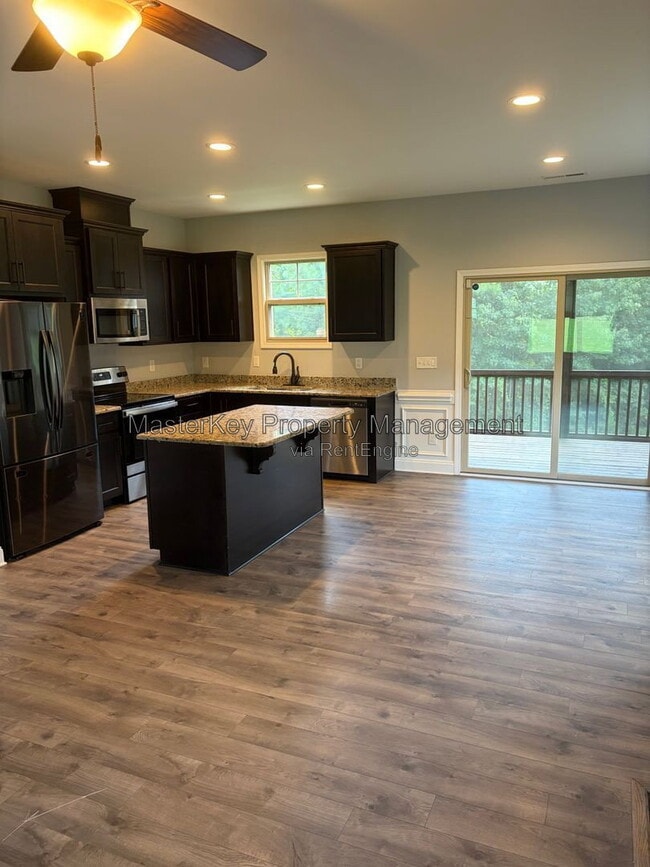 Photo - 275 Buhrstone Ml St
