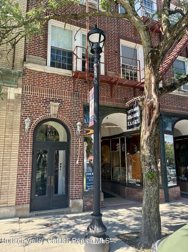Building Photo - 711 Warren St Rental