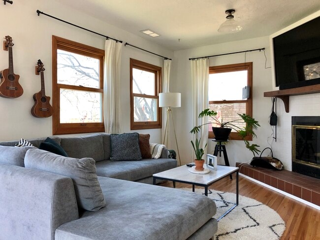 Back Sunroom - 4425 York Ave N Unit Main Floor NE