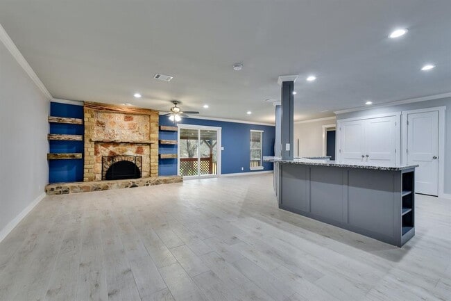 Photo - 404 S Mustang Ave