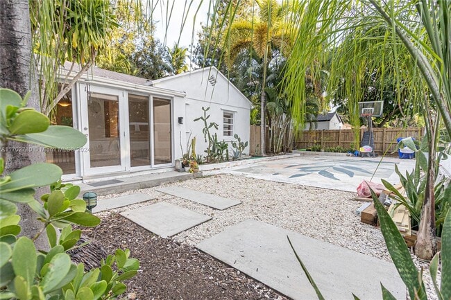 Photo - 8301 NE 2nd Ct