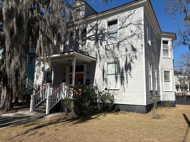 Building Photo - 836 E Henry St