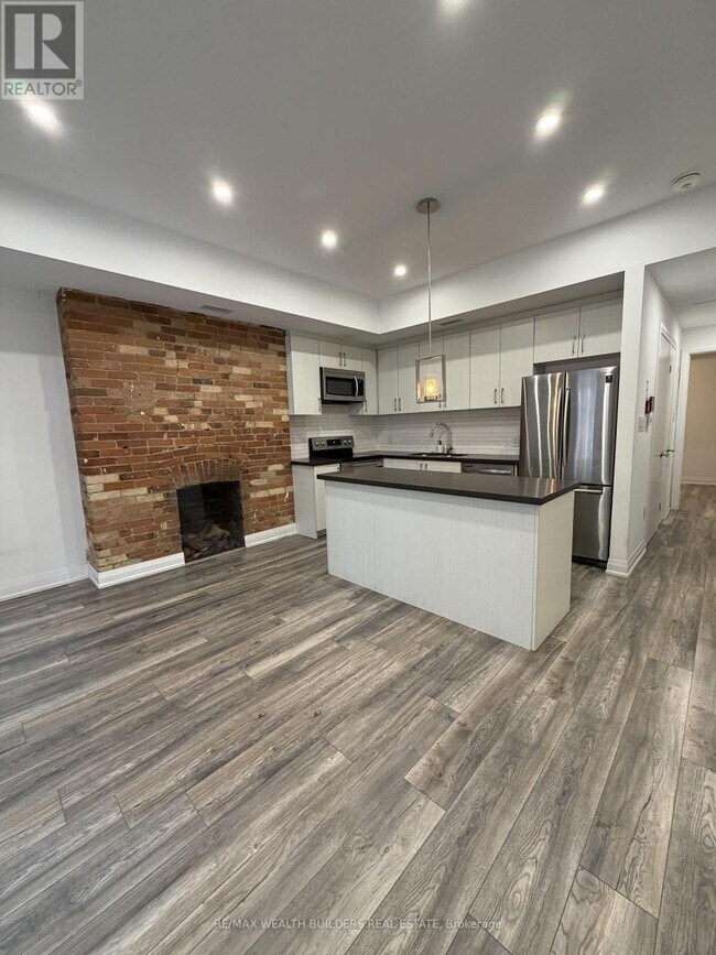 Photo - 217 Jarvis St