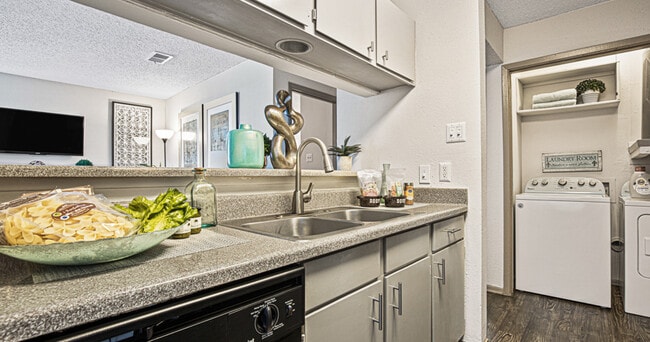 Oaks of Lewisville Apartments