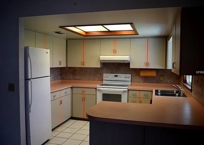 Photo - 702 Leeward Dr