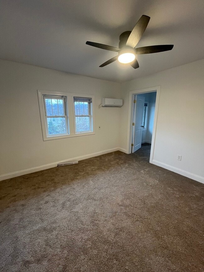 Photo - 417 N Main St